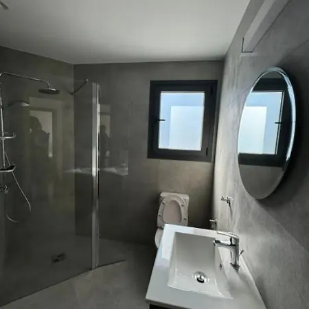 Maroulla's Urban Living Ferienhaus