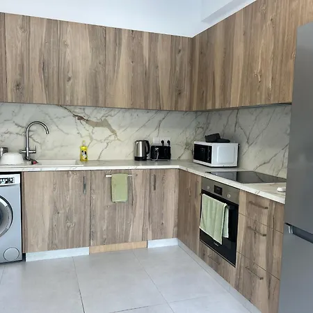 Nyaraló Maroulla's Urban Living