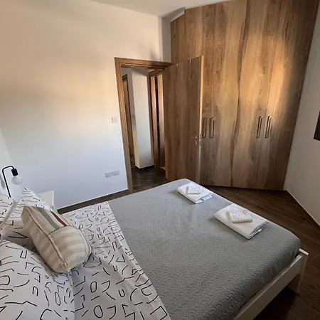 Maroulla's Urban Living Nyaraló *