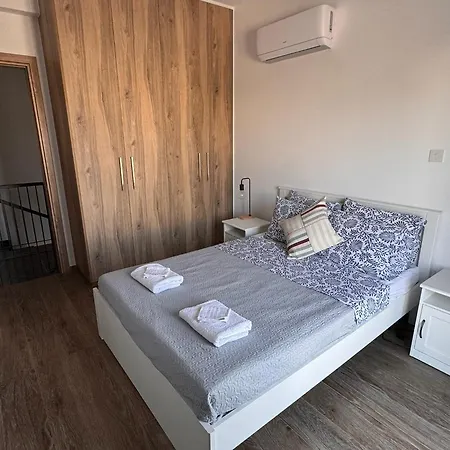 Nyaraló Maroulla's Urban Living