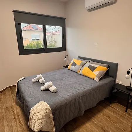 Semesterbostad Maroulla's Urban Living *