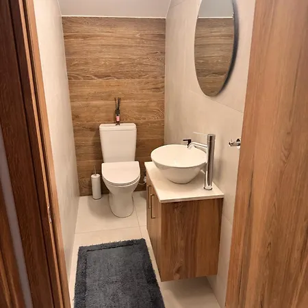 Maroulla's Modern & Spacious Family Near The *