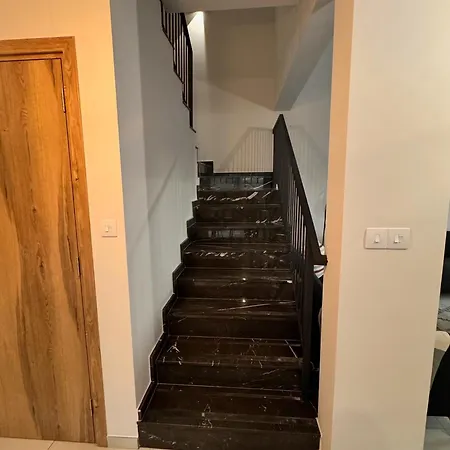 Дом отдыха Maroulla's Urban Living *