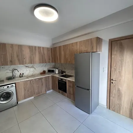 Maroulla's Modern & Spacious Family Near The Limassol