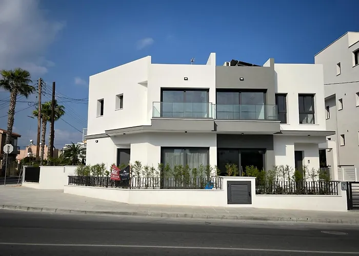 Semesterbostad Maroulla's Urban Living *