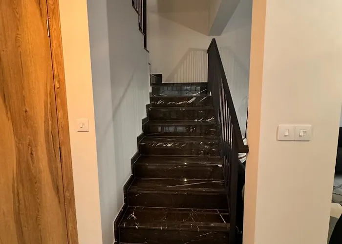 Semesterbostad Maroulla's Urban Living *