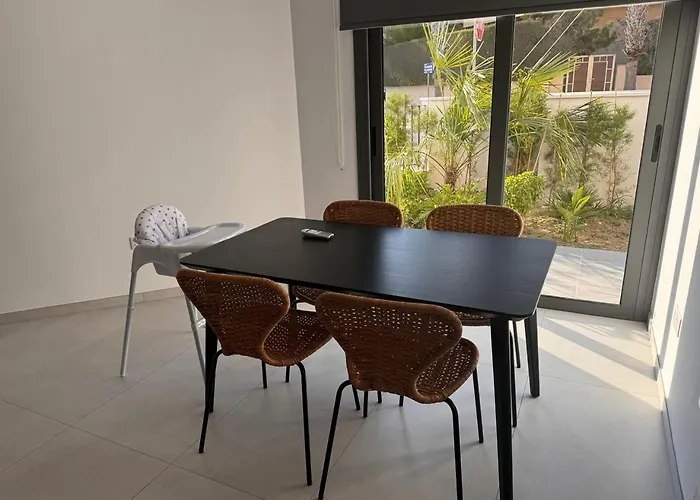 Maroulla's Modern & Spacious Family Near The Feriehus Limassol