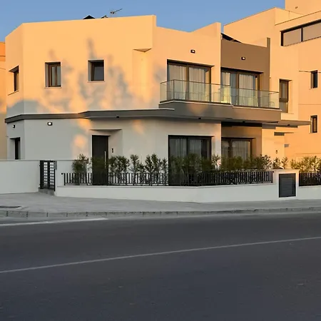 Maroulla's Urban Beach Living Σπίτι διακοπών Λεμεσός